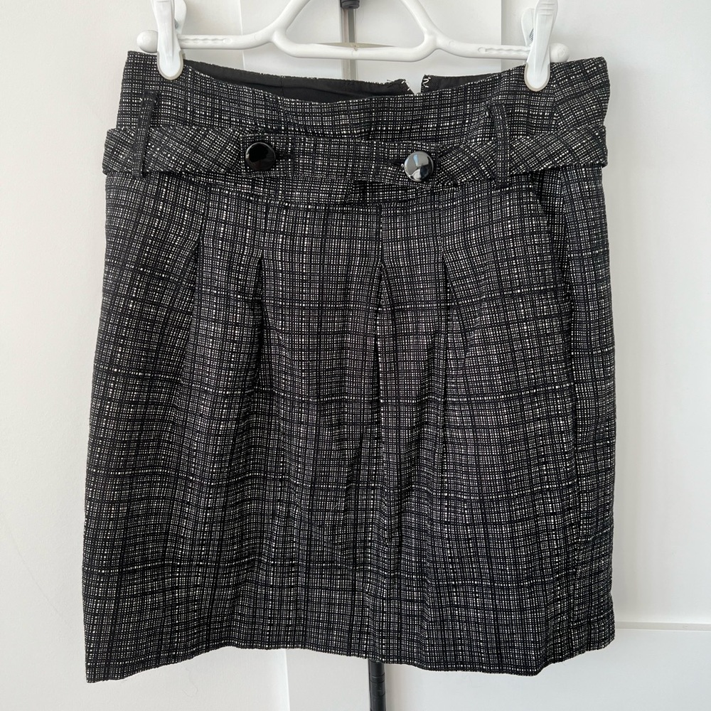 Black textured mini skirt